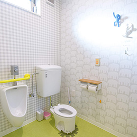 お⼦様⽤トイレ